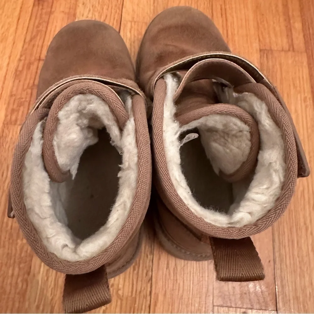 UGG ChestBut Suede boots Size 3